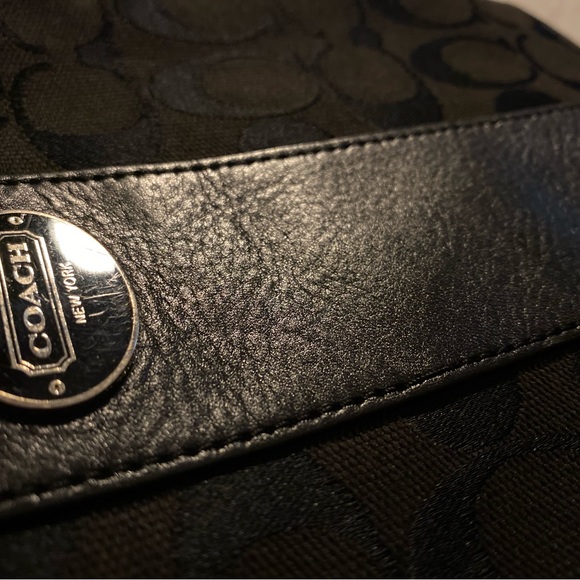 All black coach bag. Work a total of three times. - Picture 4 of 6